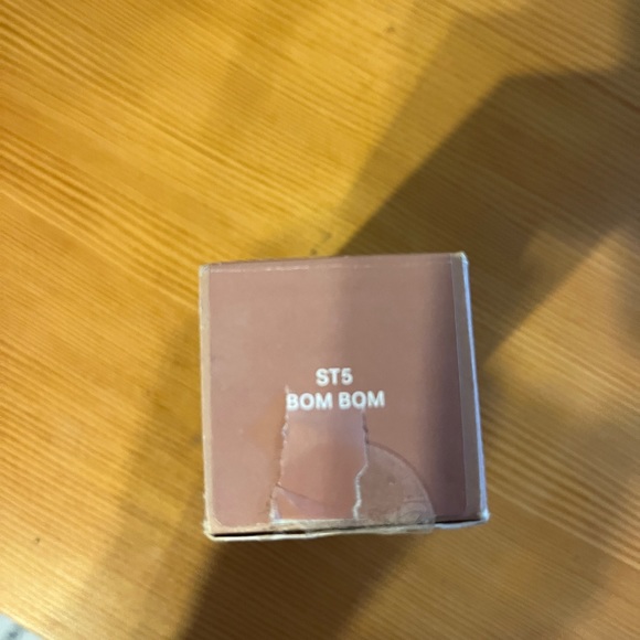 Ilia super serum skin tint BOM BOM ST5 - Picture 4 of 5